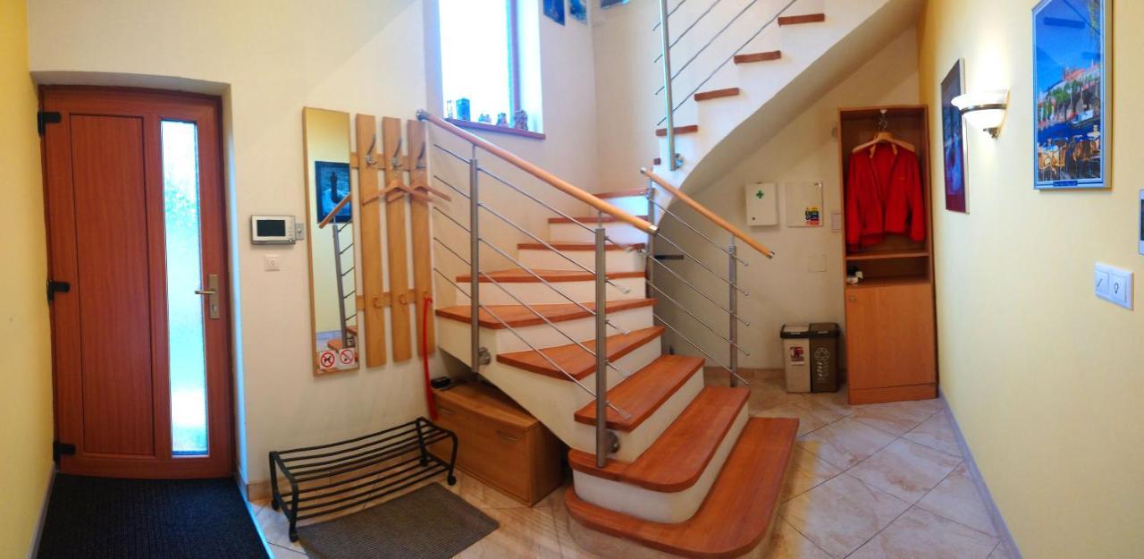 Lovely Apartment, Garden, Parking, Wifi, Netflix Прага