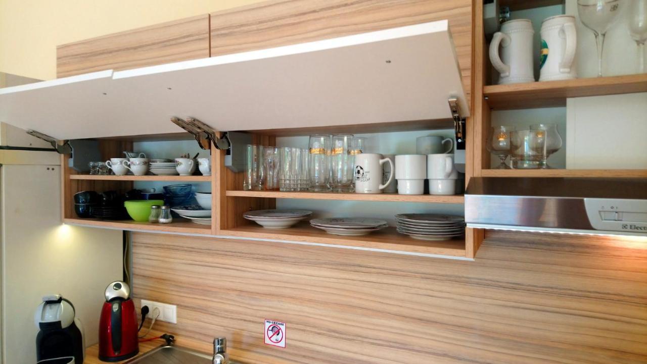 Lovely Apartment, Garden, Parking, Wifi, Netflix Апартаменти