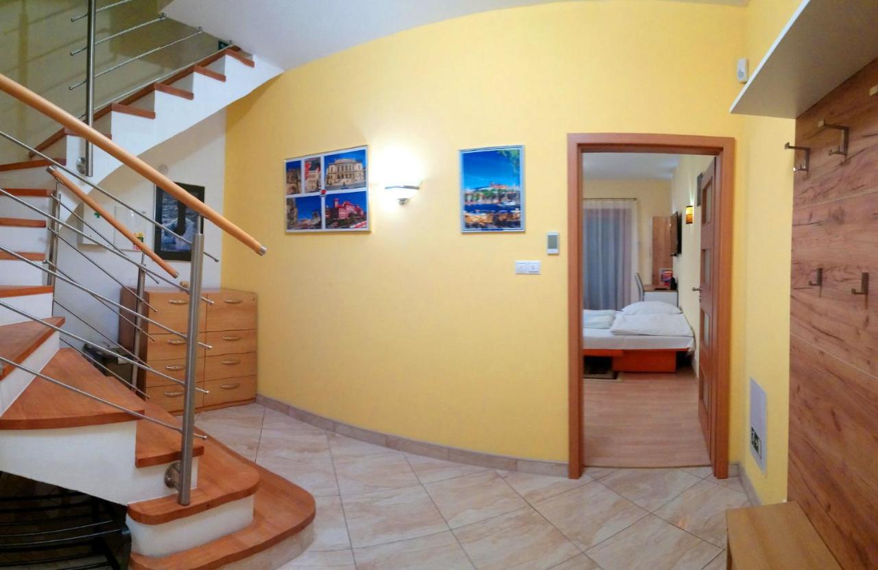 Lovely Apartment, Garden, Parking, Wifi, Netflix Апартаменти *