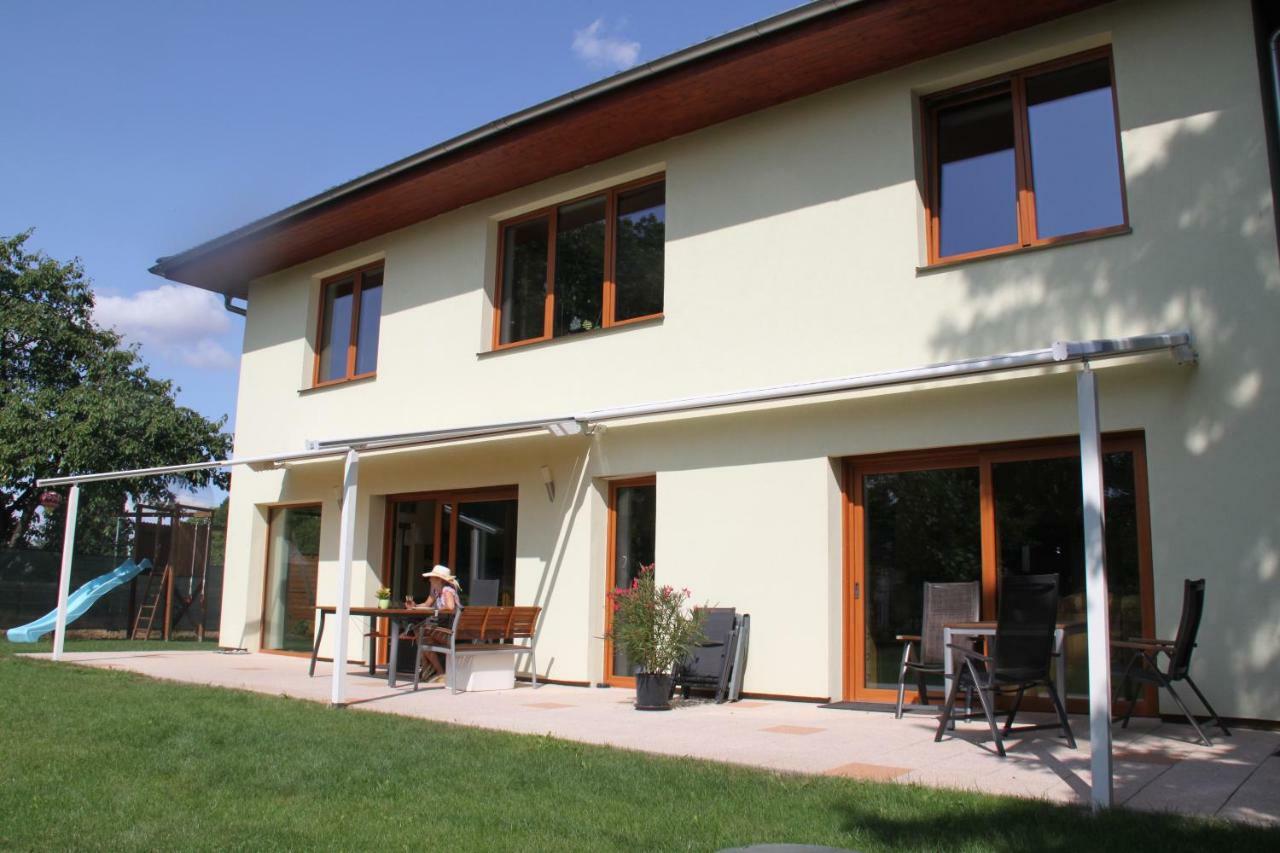 Апартаменти Lovely Apartment, Garden, Parking, Wifi, Netflix